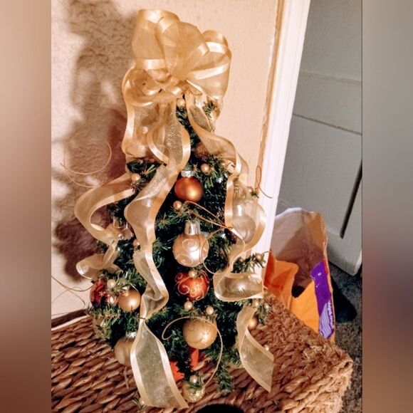 18" Predecorated Miniature Christmas Tree gilded in Creams, Gold & Glitter - Picture 2 of 6